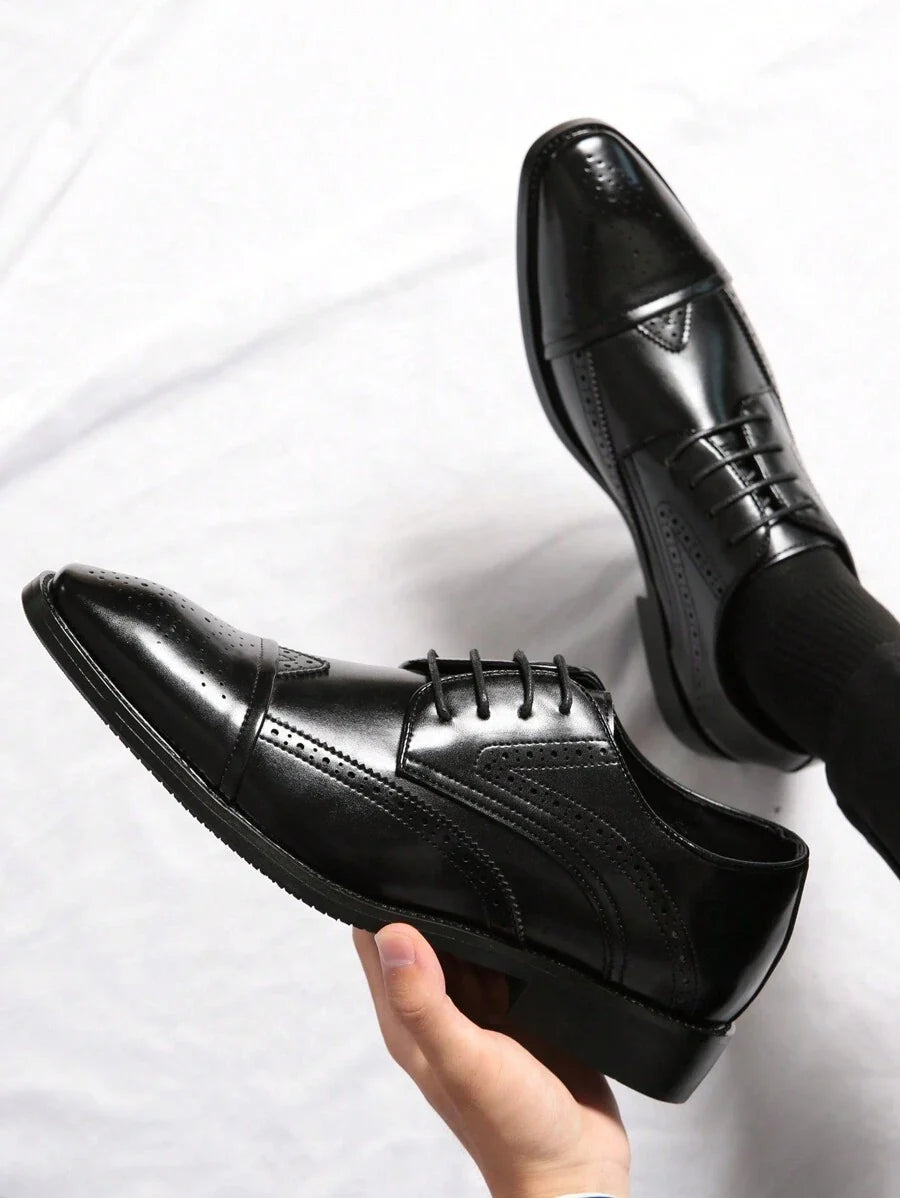 Herren Richelieu Schuhe mit perforierter Flügelspitze