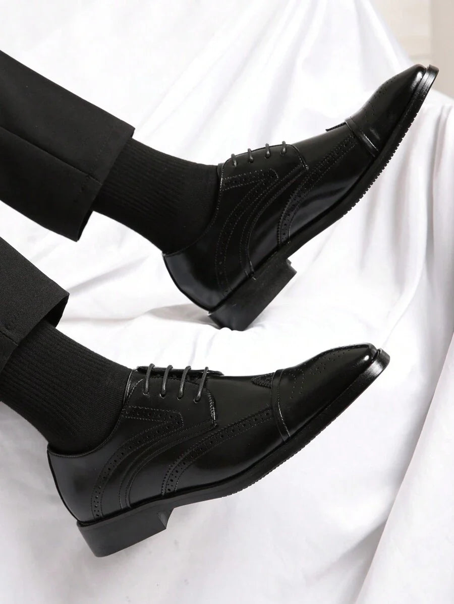 Herren Richelieu Schuhe mit perforierter Flügelspitze