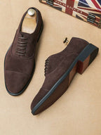 Herren Schnürschuhe mit gerader Zehenkappe und strukturierter Oberfläche