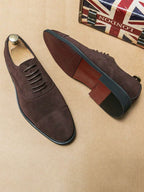 Herren Schnürschuhe mit gerader Zehenkappe und strukturierter Oberfläche