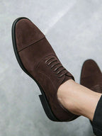 Herren Schnürschuhe mit gerader Zehenkappe und strukturierter Oberfläche