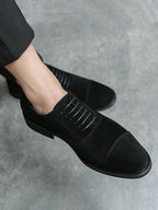 Herren Schnürschuhe mit gerader Zehenkappe und strukturierter Oberfläche