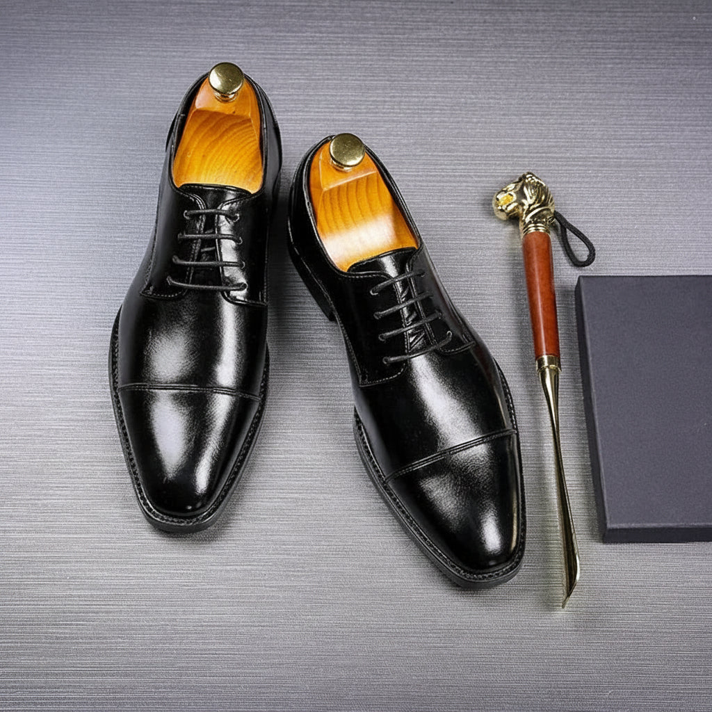 Herren Schnürschuhe mit glatter Oberfläche und gerader Zehenkappe