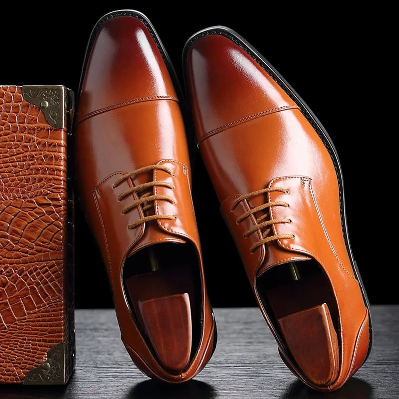 Herren Schnürschuhe mit glatter Oberfläche und gerader Zehenkappe