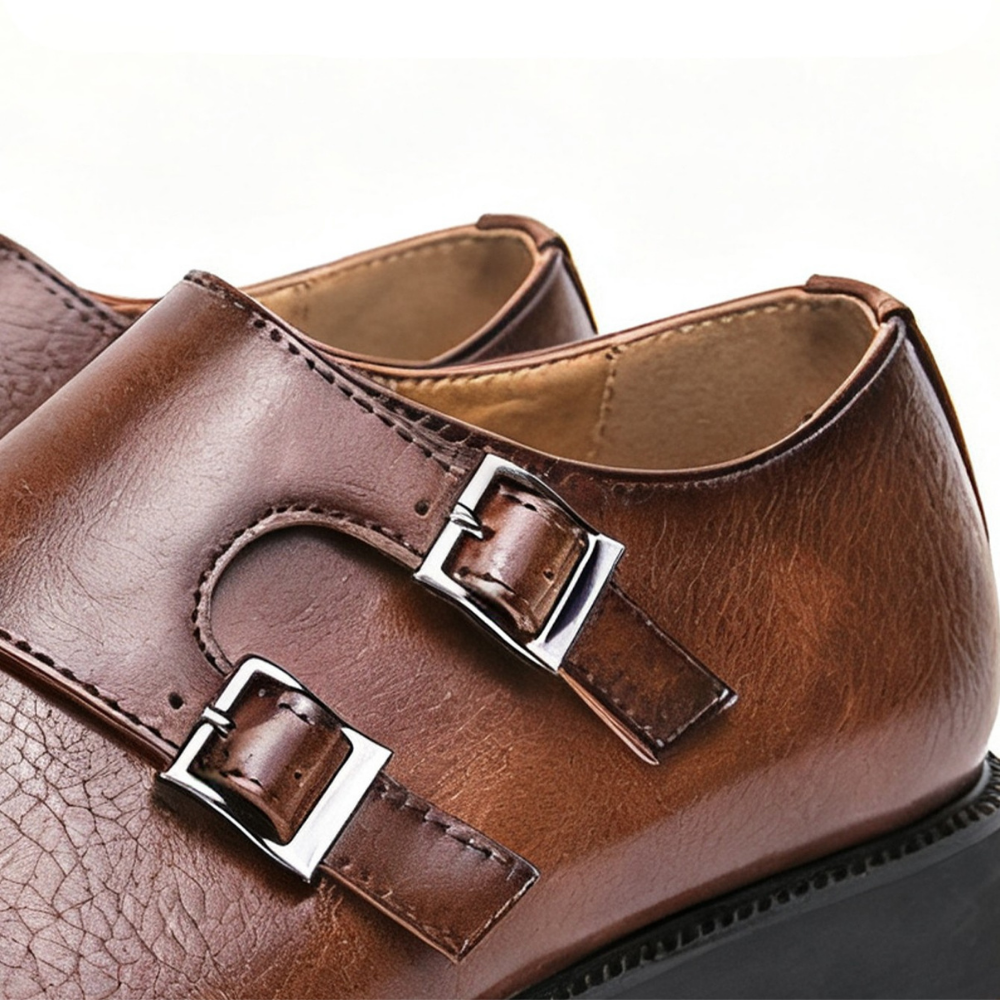 Herren Schuhe mit Doppel-Schnalle und länglicher Spitze