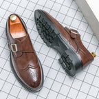 Herren Schuhe mit Schnallenverschluss und perforierten Details