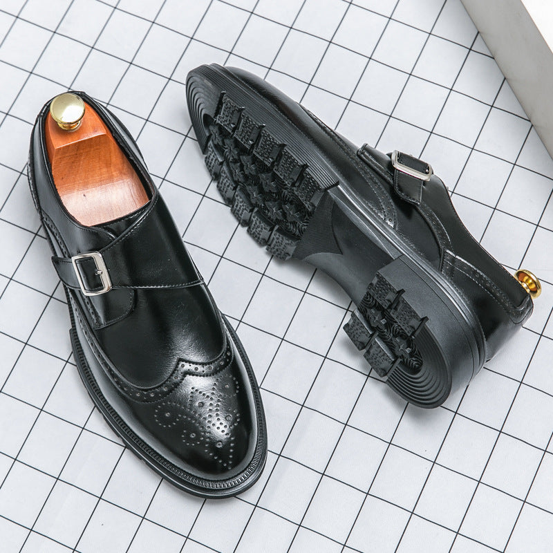 Herren Schuhe mit Schnallenverschluss und perforierten Details