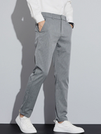 Herren Slim-Fit Hose mit vertikalen Streifen, Gürtelschlaufen und Knopfverschluss