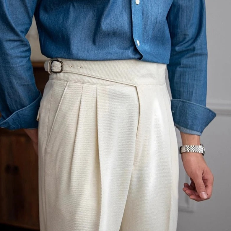 Herrenhose mit hoher Taille und Bundfalten