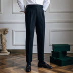 Herrenhose mit hoher Taille und Bundfalten