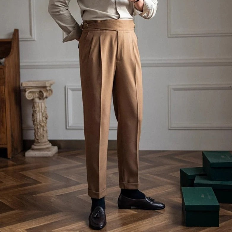 Herrenhose mit hoher Taille und Bundfalten