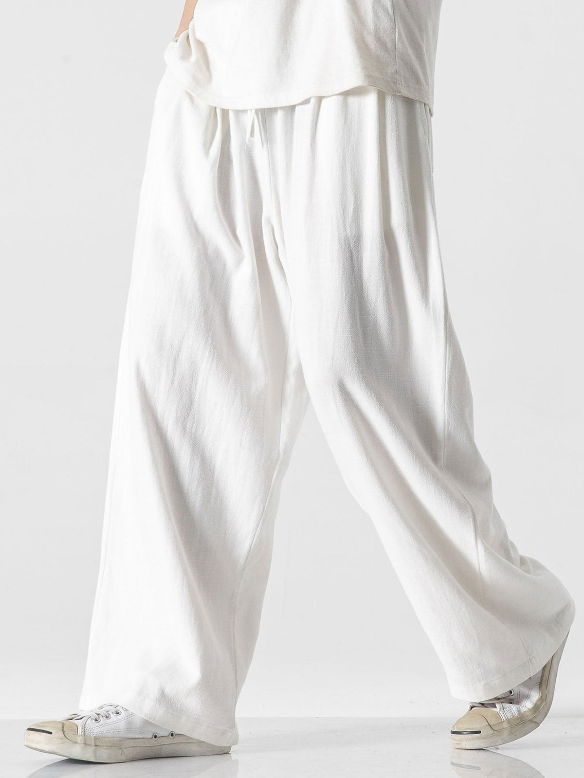 Herrenhose mit weitem Schnitt, elastischem Bund und Kordelzug
