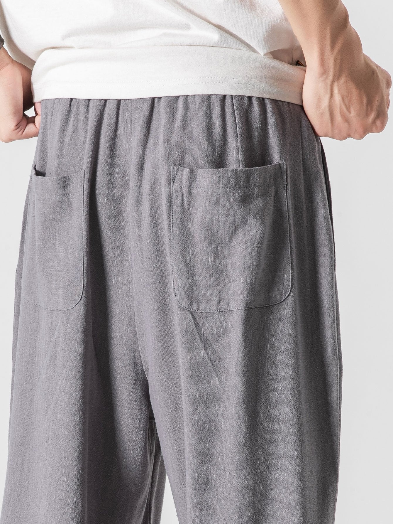 Herrenhose mit weitem Schnitt, elastischem Bund und Kordelzug