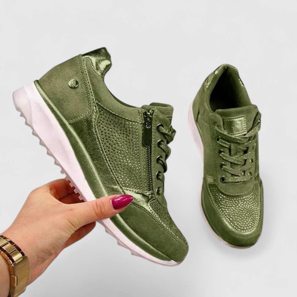 Sneaker mit seitlichem Reißverschluss und Glanzdetails