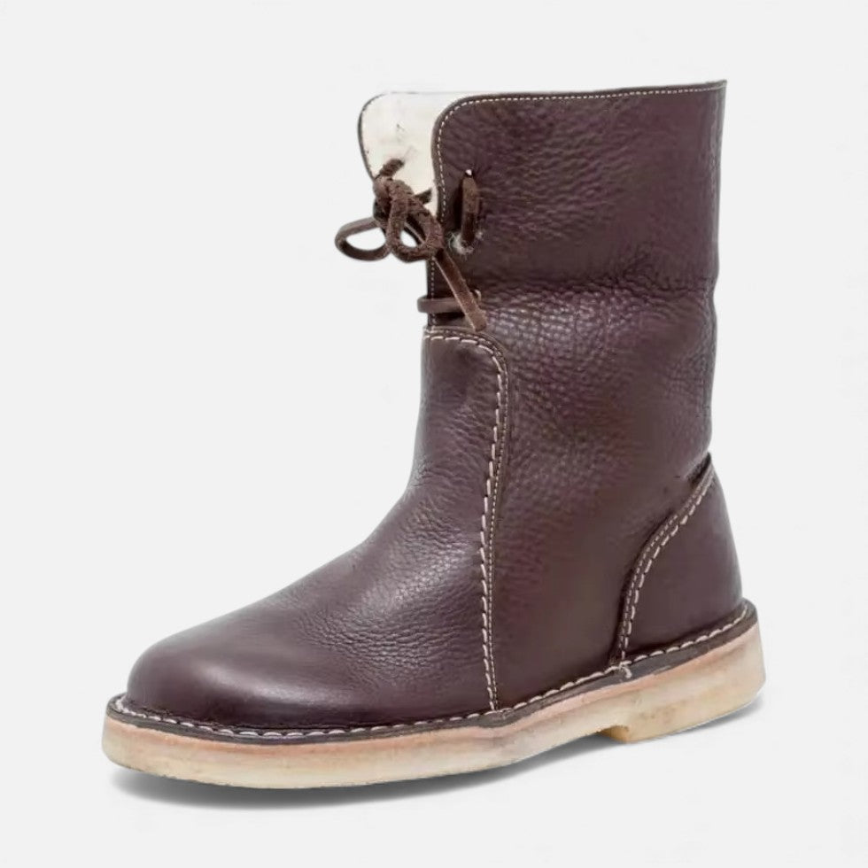 Lined women's boots with lacing and cuff