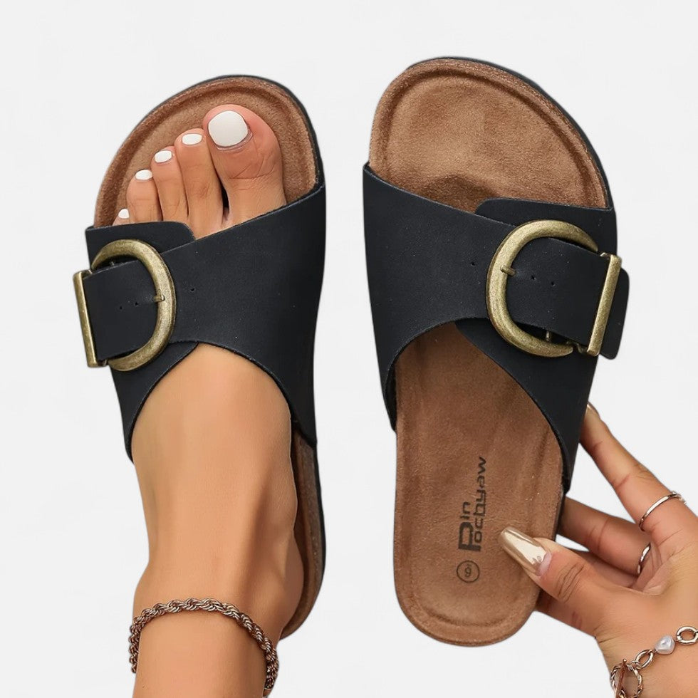 Flat sandals with large buckle for women