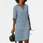 Gemustertes Freizeitkleid mit V-Ausschnitt und Knopfleiste