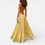 Langes One Shoulder Kleid mit Volants und Stufenrock