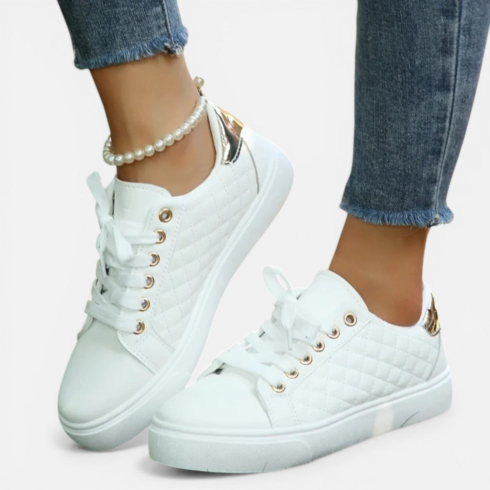 Sneakers til damer med quiltet look og snørebånd