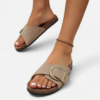 Flat sandals with large buckle for women