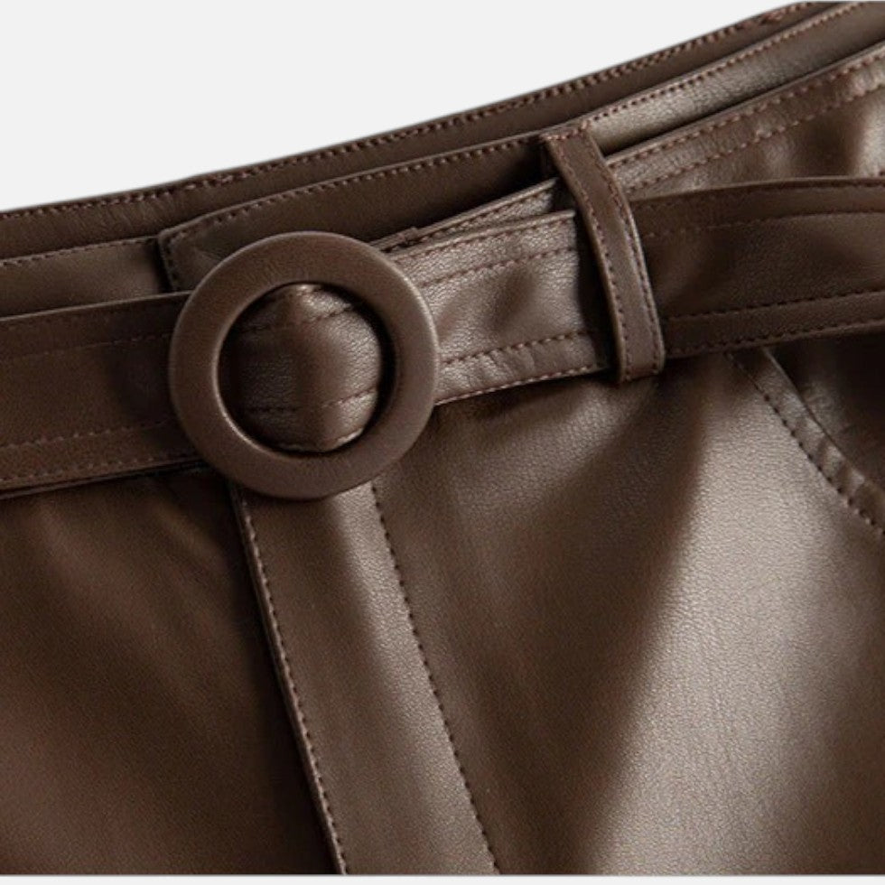 Damen Hose in Lederoptik mit weitem Bein und Gürtel