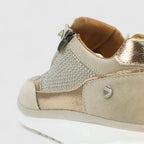 Sneaker mit seitlichem Reißverschluss und Glanzdetails