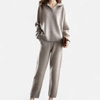 Strickset mit Kragenpullover und Hose