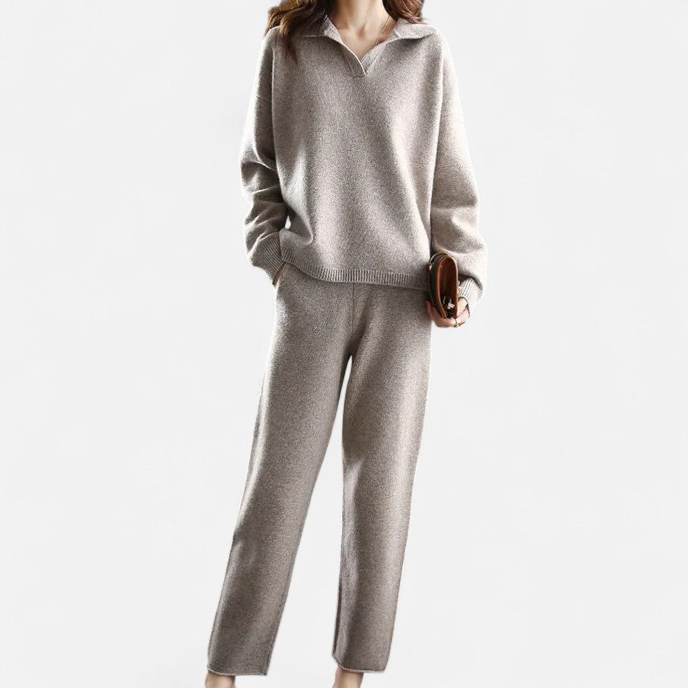 Strickset mit Kragenpullover und Hose