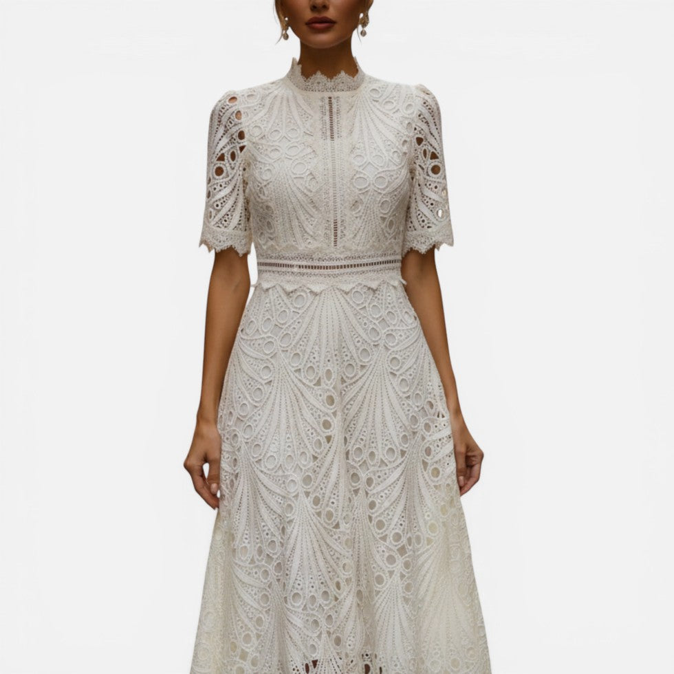 Dame-midikjole med broderi anglaise og korte ærmer