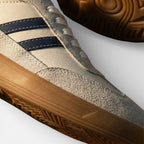 Herresneakers med klassisk snøredesign og retrostil