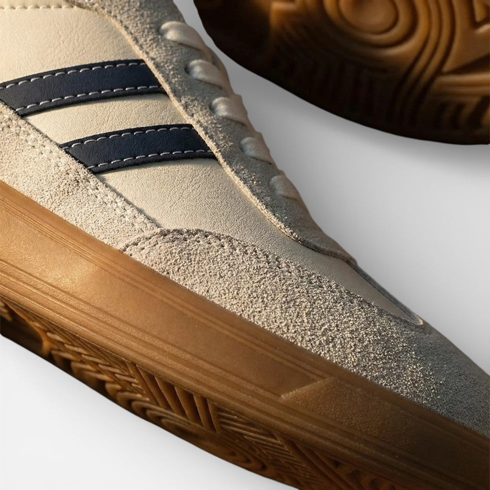 Herresneakers med klassisk snøredesign og retrostil
