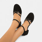 Women's strappy shoes with flat heel