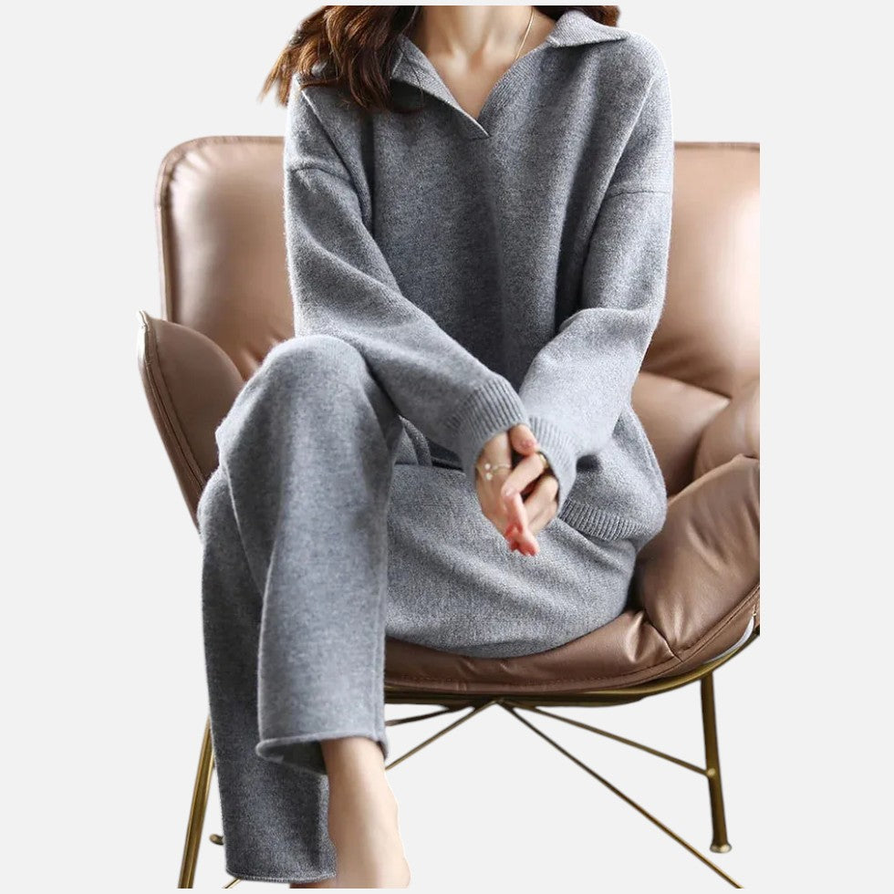 Strickset mit Kragenpullover und Hose