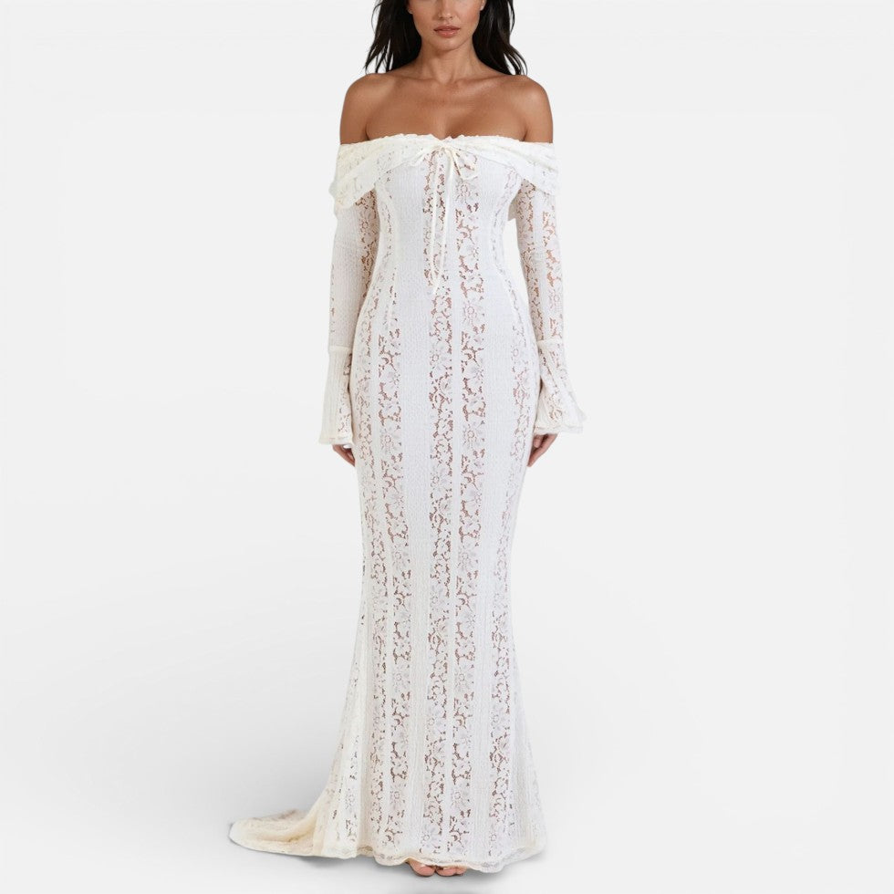 Ventekjole med off shoulder-snit og lange blondeærmer