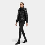 Glänzende Pufferjacke mit Kapuze für Damen