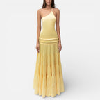 Langes One Shoulder Kleid mit Volants und Stufenrock