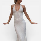 Langes Spitzenkleid mit Neckholder und ausgestelltem Saum