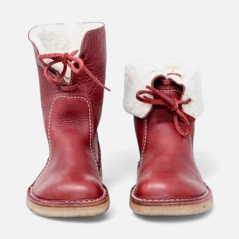 Gefütterte Damenstiefel mit Schnürung und Umschlag