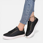 Sneakers til damer med quiltet look og snørebånd