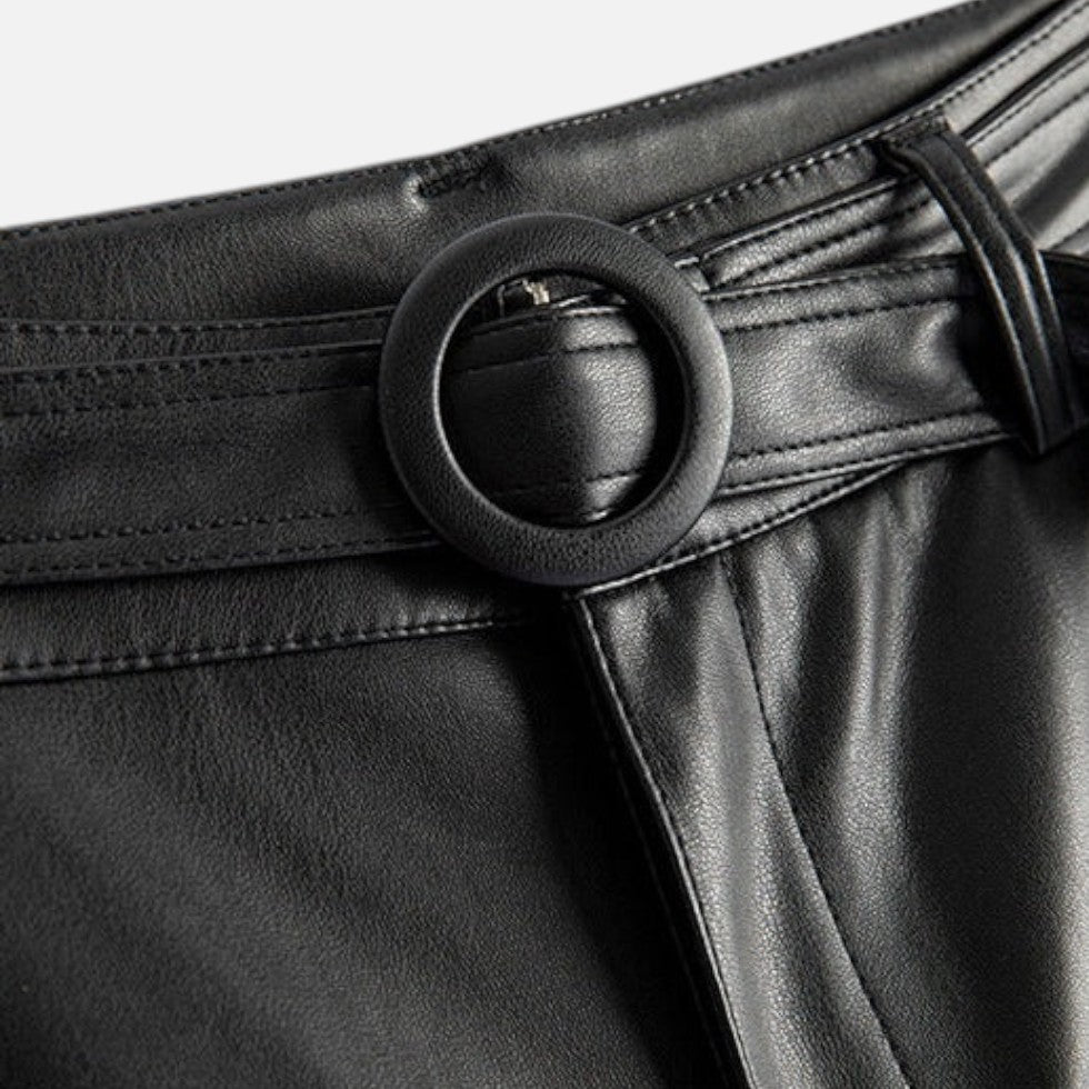 Damen Hose in Lederoptik mit weitem Bein und Gürtel