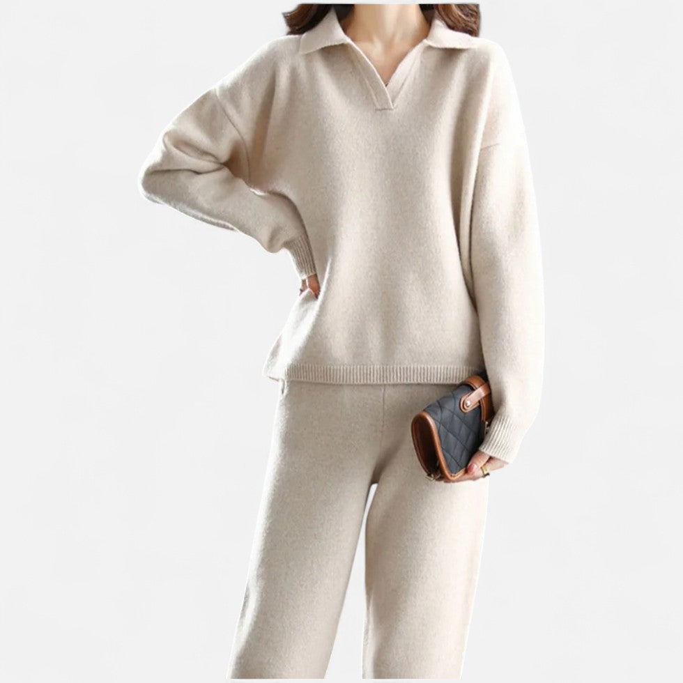 Strickset mit Kragenpullover und Hose