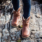 Gefütterte Damenstiefel mit Schnürung und Umschlag
