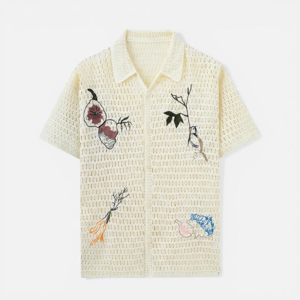 Hæklet T-shirt til mænd med broderi og knaplukning