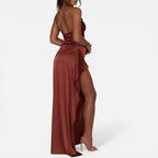 Maxikjole med one-shoulder design og høj slids
