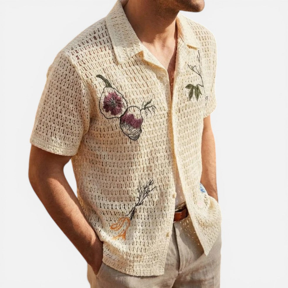 Hæklet T-shirt til mænd med broderi og knaplukning