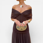 Off-shoulder midikjole med draperinger