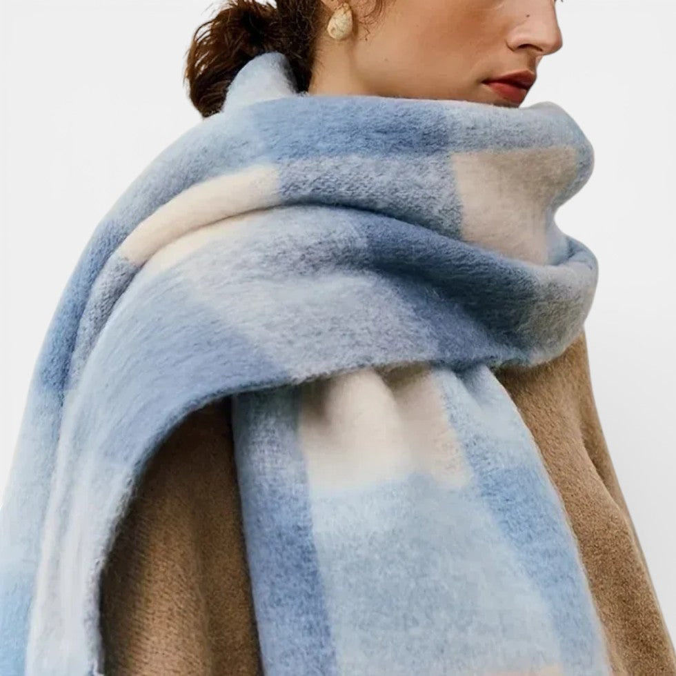 Women's scarf with check pattern and fringes