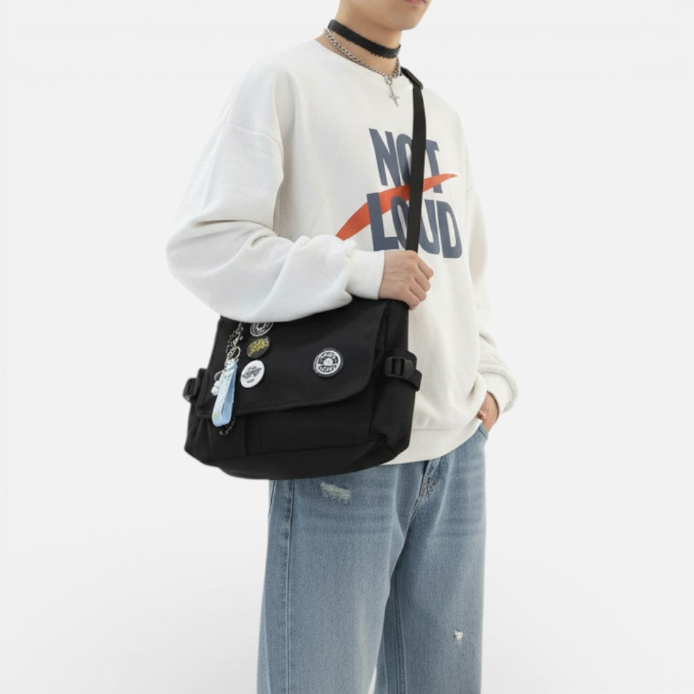 Umhängetasche mit Überschlag und verstellbarem Schultergurt