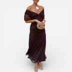 Off-shoulder midikjole med draperinger