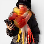 Women's scarf with check pattern and fringes